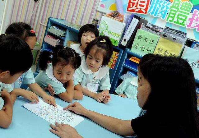 香港小孩是咋过的？幼儿园就得吃三种“苦”，大人都累得喘不过气