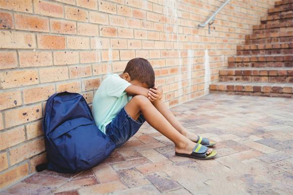 导致孩子自卑的元凶正是父母，这种思想你给孩子灌输过吗