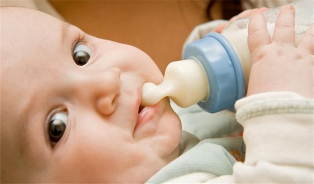 母乳妈妈重返职场，背奶时这3个方面需要注意哦！