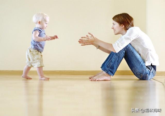 1岁宝宝对妈妈若即若离，宝宝心思猜不透？其实他只想你这样做