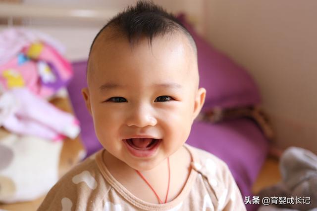 宝宝对爱的竞争，爸妈是制止还是退步