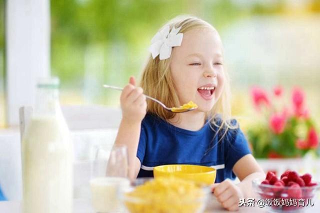 7个月宝宝辅食这样做，不光能轻松调动宝宝食欲，还能预防便秘