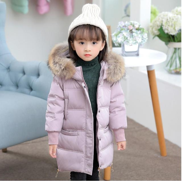 为什么小孩坐车不能穿羽绒服，了解危害后，妈妈们都吓得后背发凉