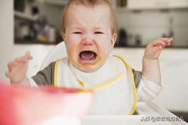 宝宝不爱吃辅食怎么办？妈妈别担心，3个小技巧轻松应对