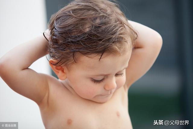 宝宝头发又黄又少，枕秃，是缺钙吗？问题出在这，这2件事要注意