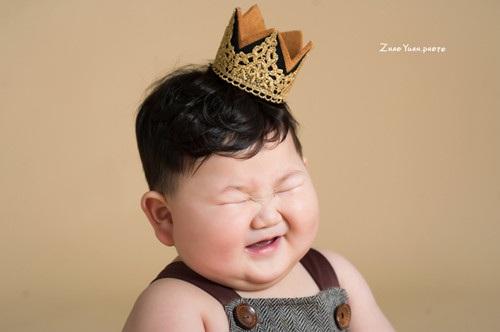 育儿课堂：宝宝爱放臭屁是怎么回事？