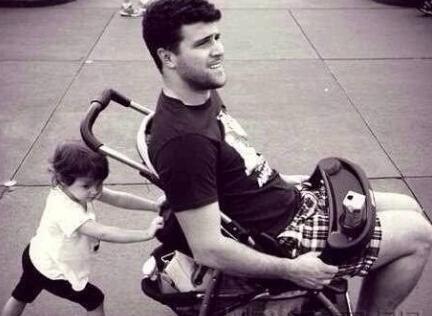 老公主动带孩子，晚上宝妈睡的特别好，第二天醒来妈妈哭笑不得