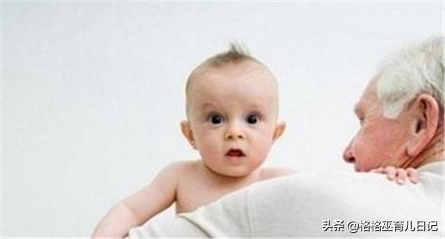 婴儿出生时谁第一个抱很重要吗，为什么？来听听老人们怎么说
