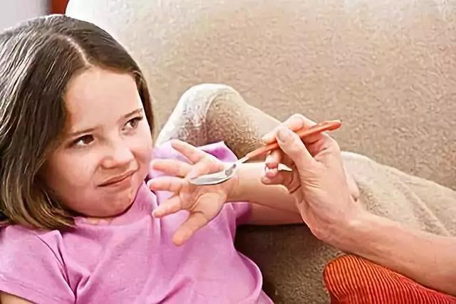 喂药不当风险大！这三种方式别再用！