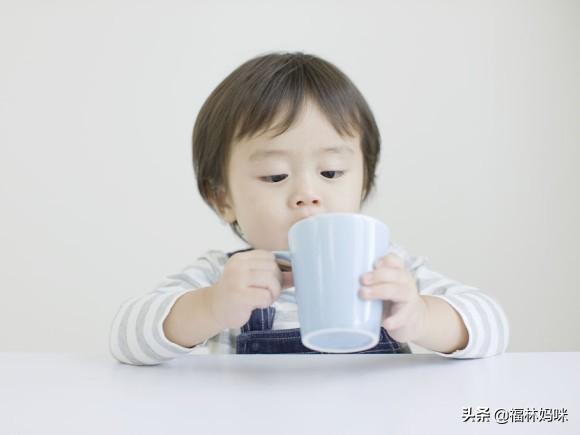 宝宝喝水也是要看时间段的！错误的时间段喝水，会伤害宝宝身体