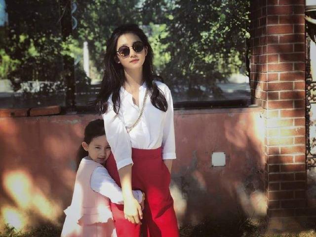 给有女儿的家庭提个醒：两个“高危”风险，孩子越长大父母越操心
