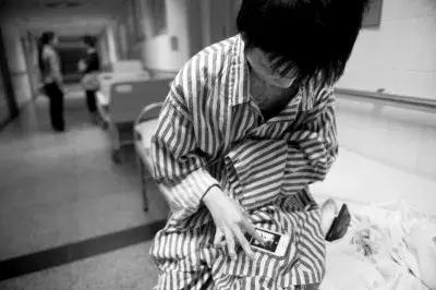 8岁肺癌,2岁中耳炎,新生儿脑瘫,原因竟然都是因为父亲!