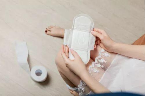 生完孩子两月，大姨妈来了，需要调养吗？