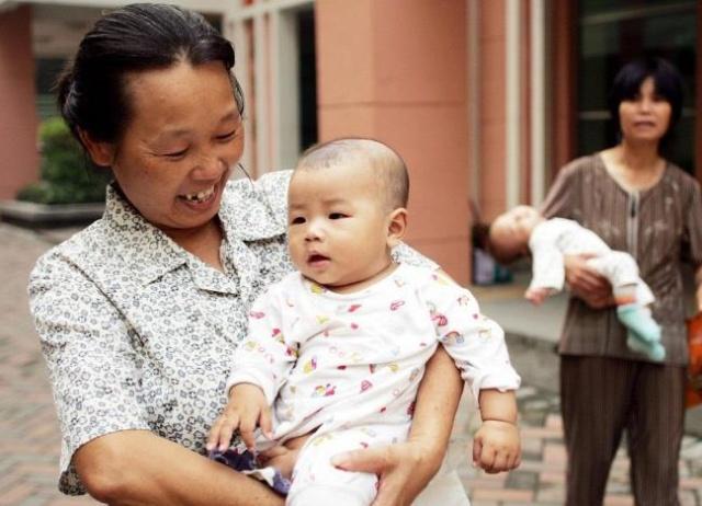 两个孩子的家庭，家长更偏心什么样的孩子？看看你属于哪一种！