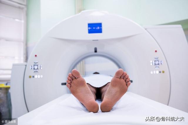 凭什么做核磁共振时，医生安排家属在里面守着，自己却呆在外面？