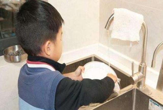 家长们：若条件允许，春节一定送孩子这几款礼物，远离手机和电视