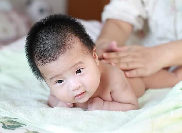给宝宝洗澡后，别马上做这3件事，很多妈妈还误认为对宝宝好！