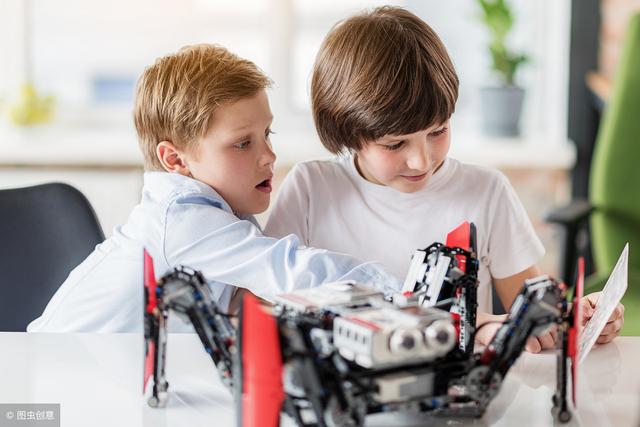 自卑的孩子多半是由家长造成的，你给孩子灌输过这些思想么？