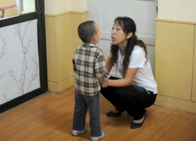 为什么幼儿园男孩更弱势，被女孩欺负哭？也许是教育方式出了错！
