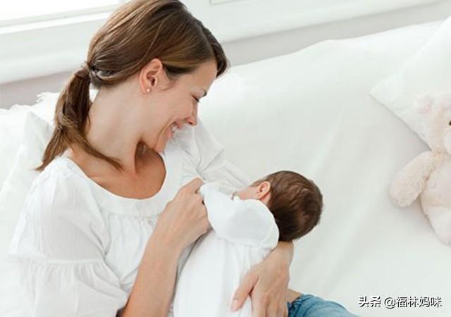 有一种痛是喂奶时被宝宝咬，打又不舍得，宝妈该怎么办？