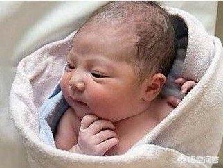 请问胎儿几个月开始长头发？孕妇都有什么反应？