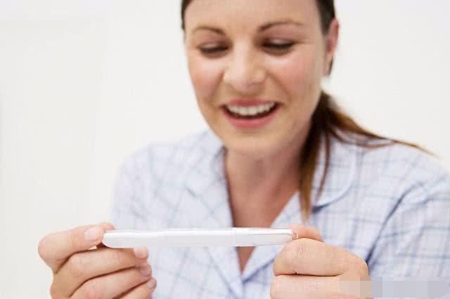 特别容易“怀孕”的女人，身上可能有这4个特征，希望你也有！