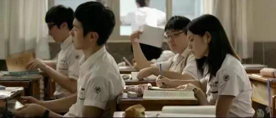 “早恋”就该穷追猛打？看机智妈妈怎样巧妙应对