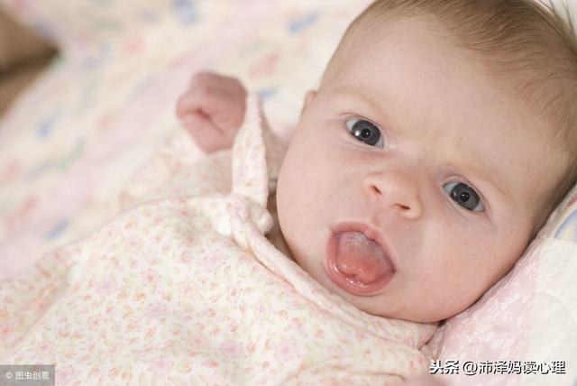宝宝天生就是模仿大师，当你对新生儿伸舌头时，你猜他会怎样回应