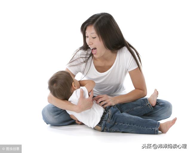 宝宝天生就是模仿大师，当你对新生儿伸舌头时，你猜他会怎样回应