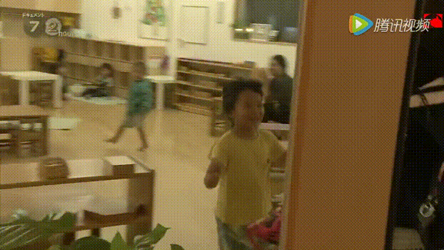 凌晨2点，幼儿园监控拍下惊心一幕：“孩子，别怪我……”