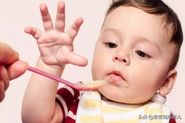 关于如何正确给宝宝添加辅食，妈妈解越多对宝宝越好（附食谱）
