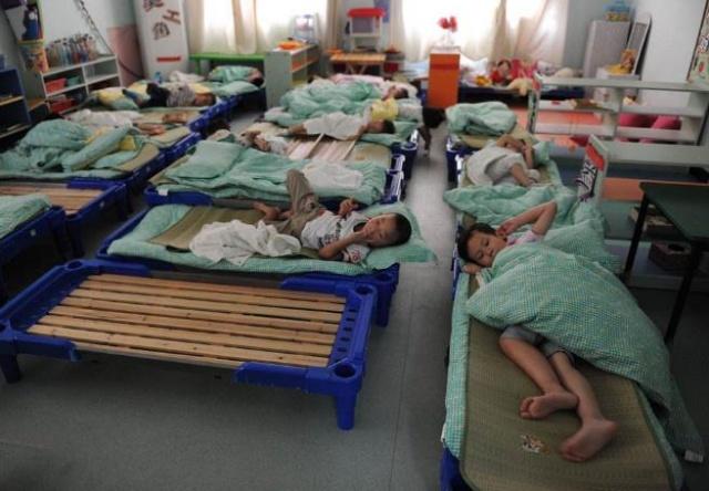 为什么幼儿园中午11点就吃饭？幼儿园老师给出了这3个解释！