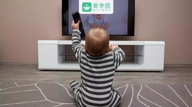 为什么要控制孩子看电视?孩子过早看电视,有哪些弊端呢?