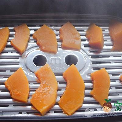 宝宝辅食：三文鱼南瓜浓汤