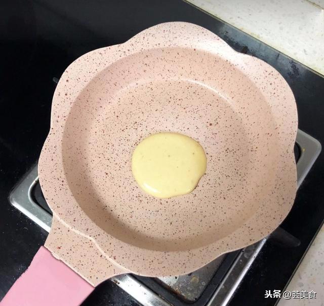 9个月+宝宝健康辅食，简单香蕉松饼，不放油不放糖