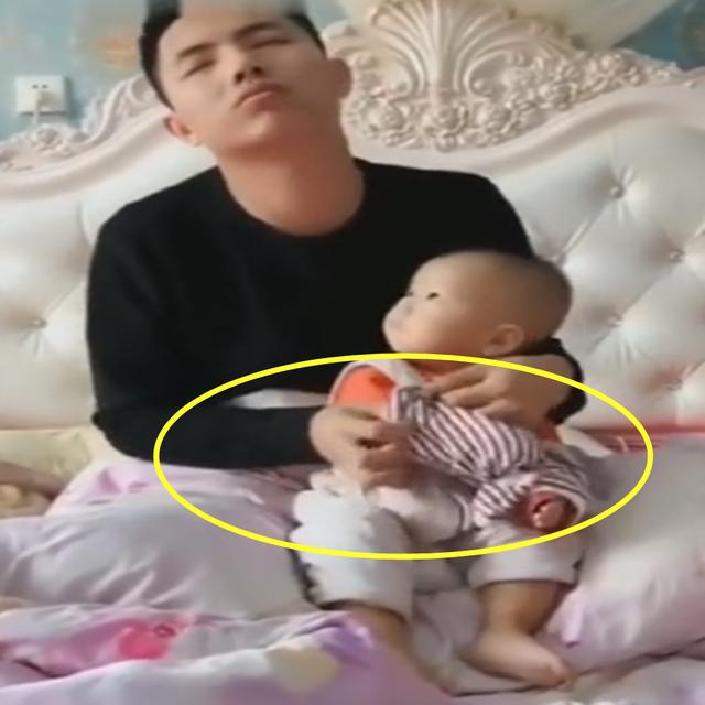 妈妈催爸爸起床给孩子穿衣服,前一秒气炸,后一秒笑到岔气