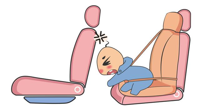 穿羽绒服坐安全座椅，安全系数低！撞车时，穿厚重衣服的孩子会从安全座椅中飞出