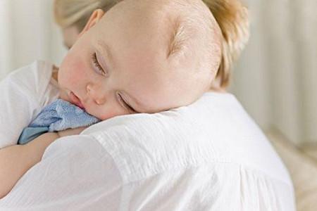 宝宝为什么非要站着抱才高兴，而不喜欢坐着抱呢？答案很暖心