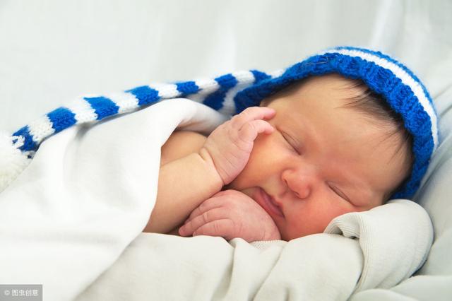 新生儿天生具备8大生理特点，不要傻傻当成病，妈妈早了解早放松