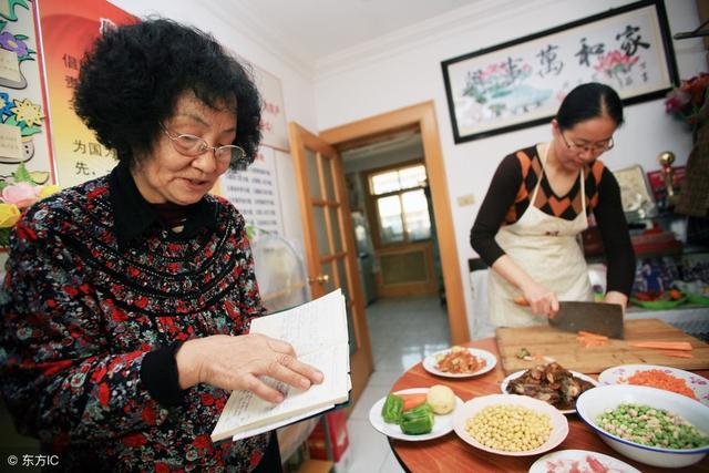 坐月子不能吃蔬菜水果？婆婆们错了，妈妈这四种症状全靠蔬菜水果