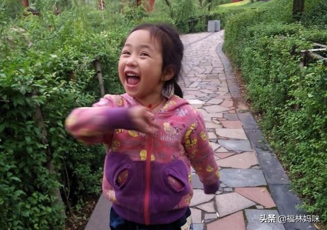 4岁女宝活泼好动像个“假小子”？爸妈别急，宝宝将来人缘不会差