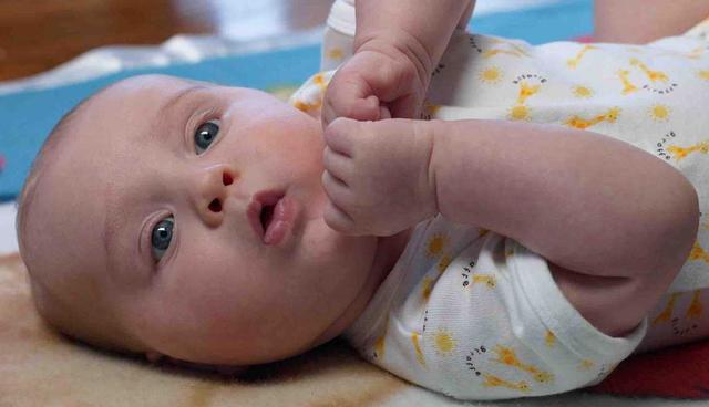 宝宝睡醒后的表现，能反映以后的性格，看看你家孩子是哪种？