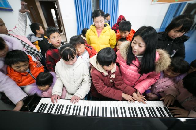 贵州大方：福利院51个孩子的“90后妈妈”