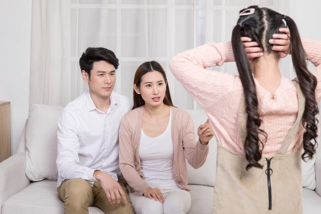 孩子从家偷拿一百块钱，妈妈的做法值得称赞，家里的钱再也没少过