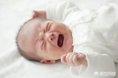 新生儿总是被自己吓醒怎么办？