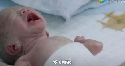 年轻妈妈拼死产子 生命定格在25岁！网友：完整人生不是靠孩子