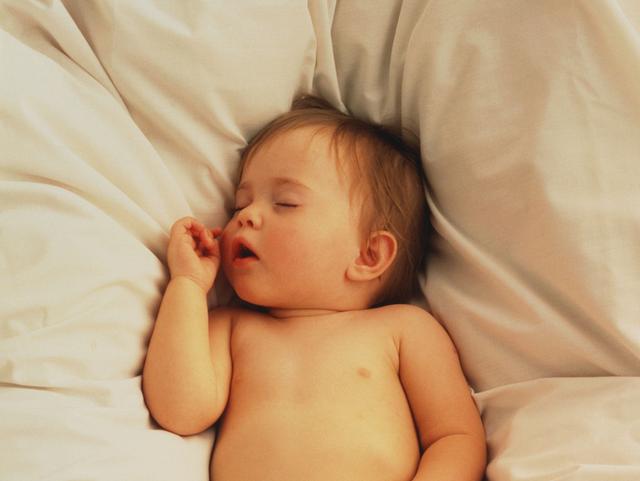 宝宝睡醒后的表现，能反映以后的性格，看看你家孩子是哪种？