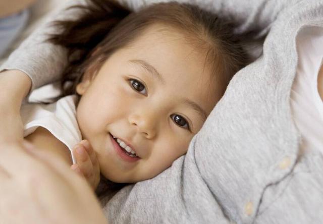 不想让孩子被人当软柿子捏，父母牢记4点，娃长大了也不被欺负