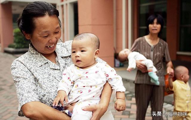 三岁前把孩子丢给老人很省心？别这样，以后自己带，只会更糟心