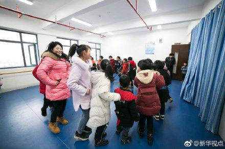 暖心！这位90后小姐姐被这些孩子称为“卢妈妈”